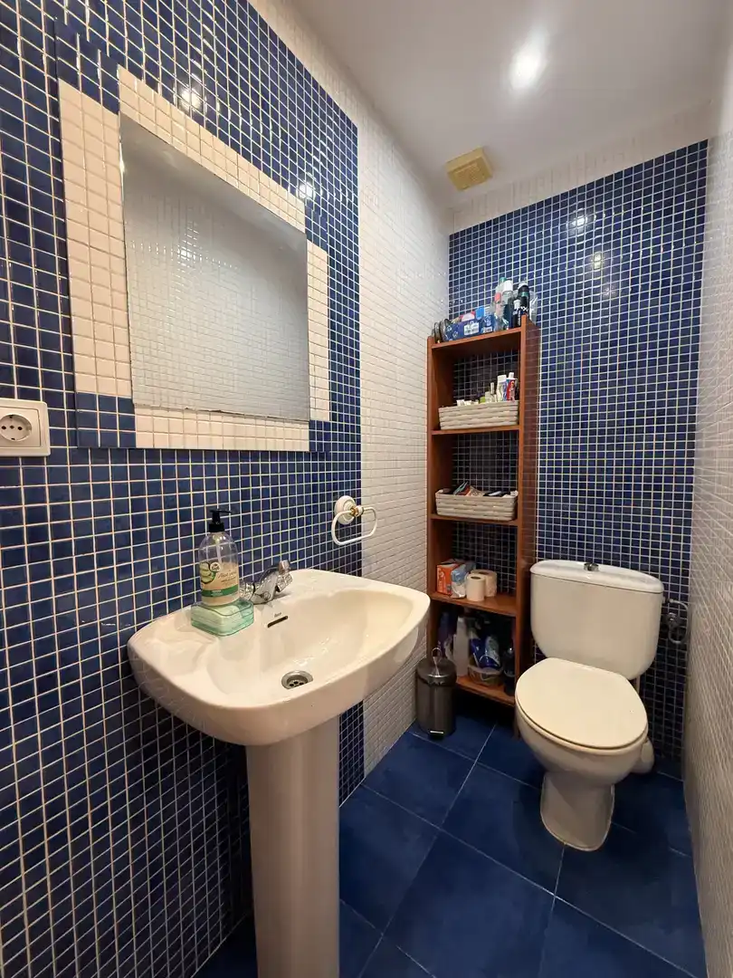 Baño de Casa adosada en venta en Coín con Aire acondicionado, Trastero y Balcón