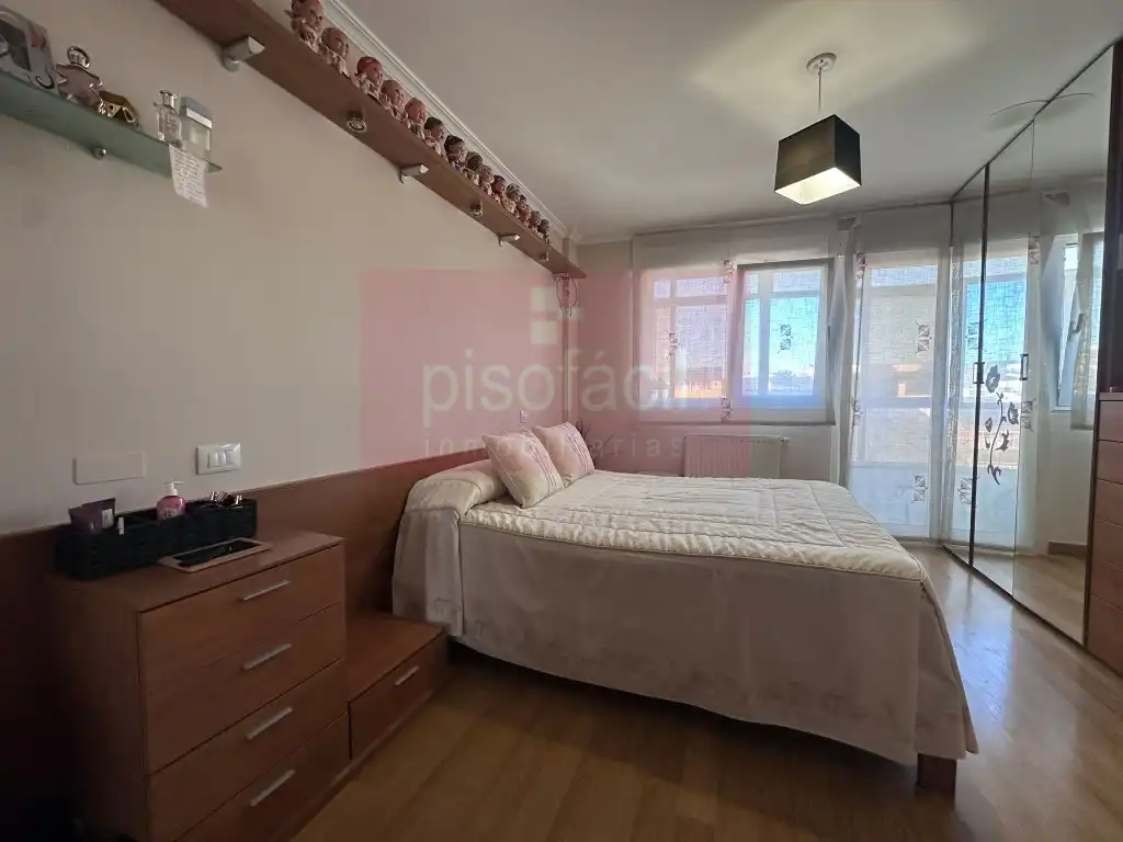 Bedroom of Flat for sale in Lugo