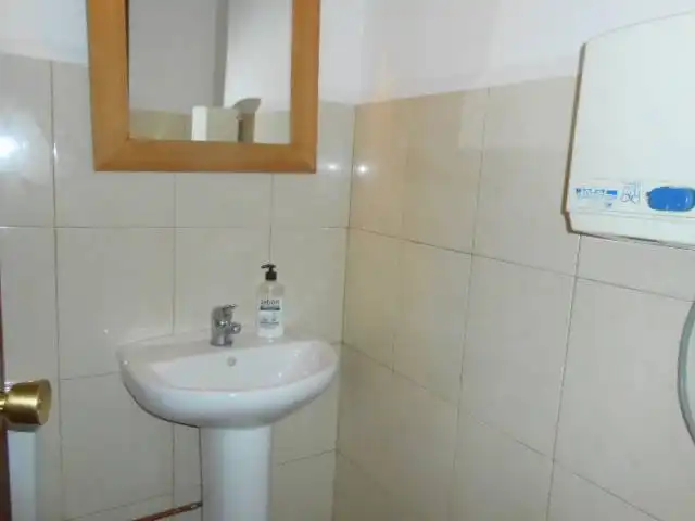 Baño de Local en traspaso en L'Hospitalet de Llobregat con Aire acondicionado, Terraza y Amueblado