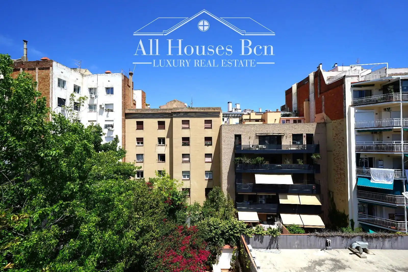 Vista exterior de Ático en venta en Barcelona con Trastero