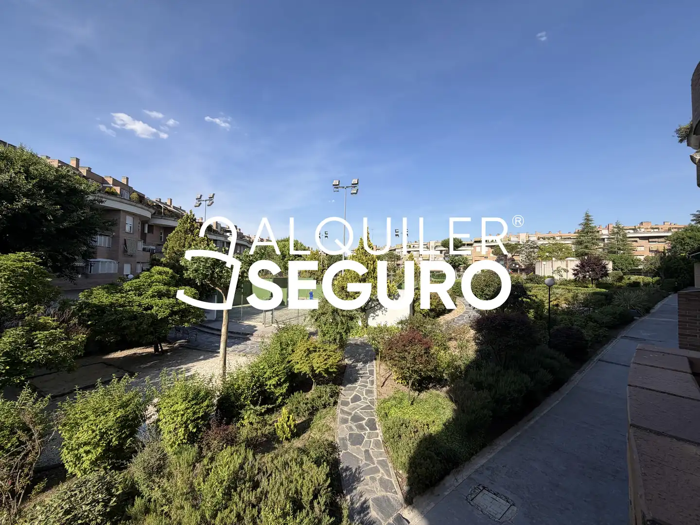 Vista exterior de Piso de alquiler en Las Rozas de Madrid con Calefacción y Piscina