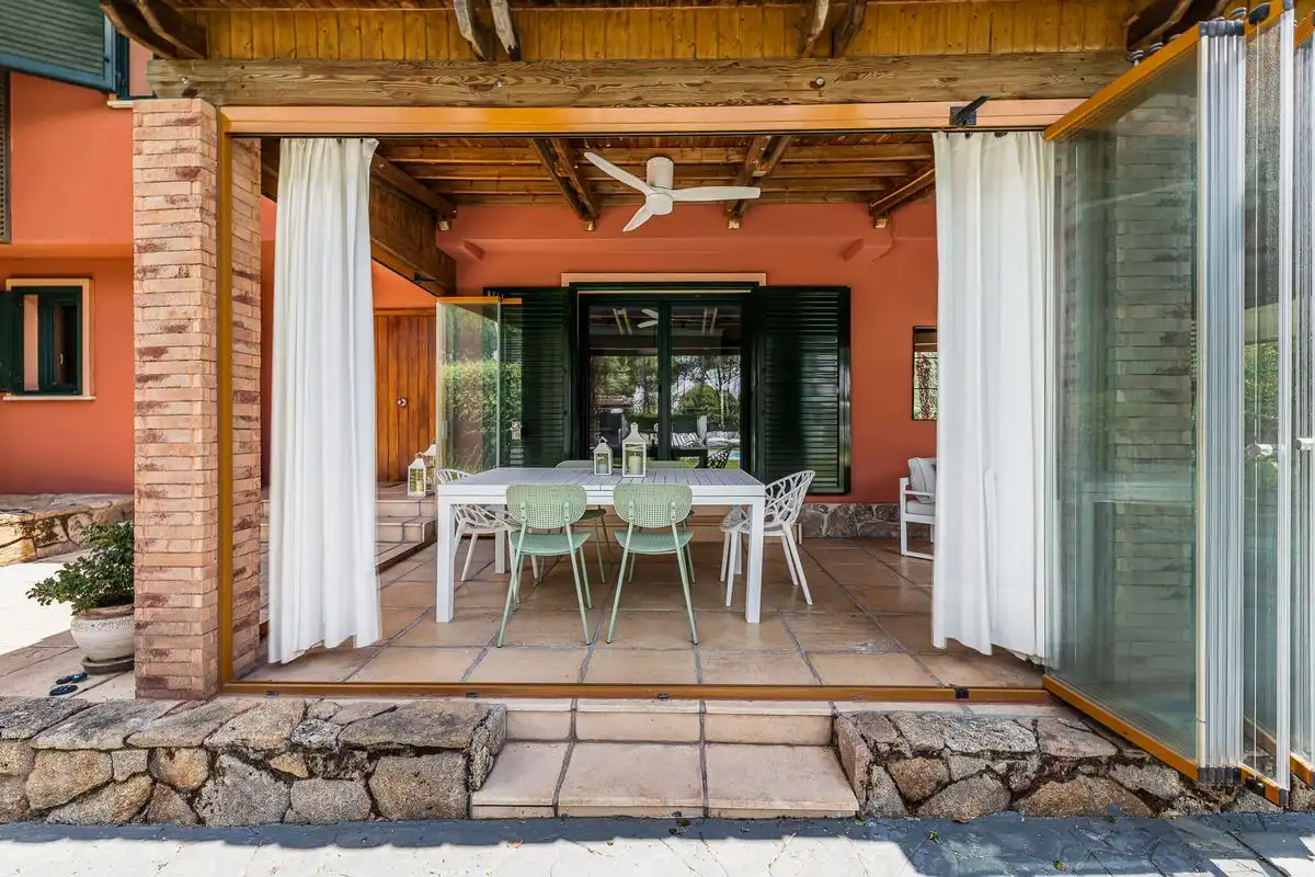 Terrasse von Einfamilien-Reihenhaus zum Verkauf in Boadilla del Monte mit Klimaanlage, Heizung und Privatgarten