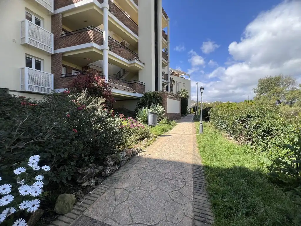 Vista exterior de Planta baixa en venda en Mijas amb Aire condicionat, Terrassa i Traster