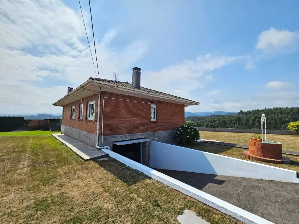Vista exterior de Casa o xalet en venda en Castrillón