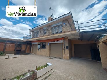 Casa amb balcó en venda a Vallirana