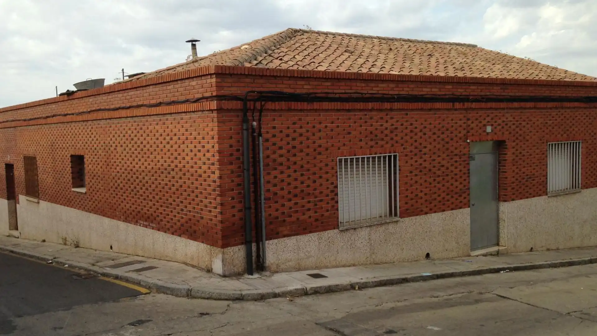 Exterior view of Single-family semi-detached for sale in Puertollano