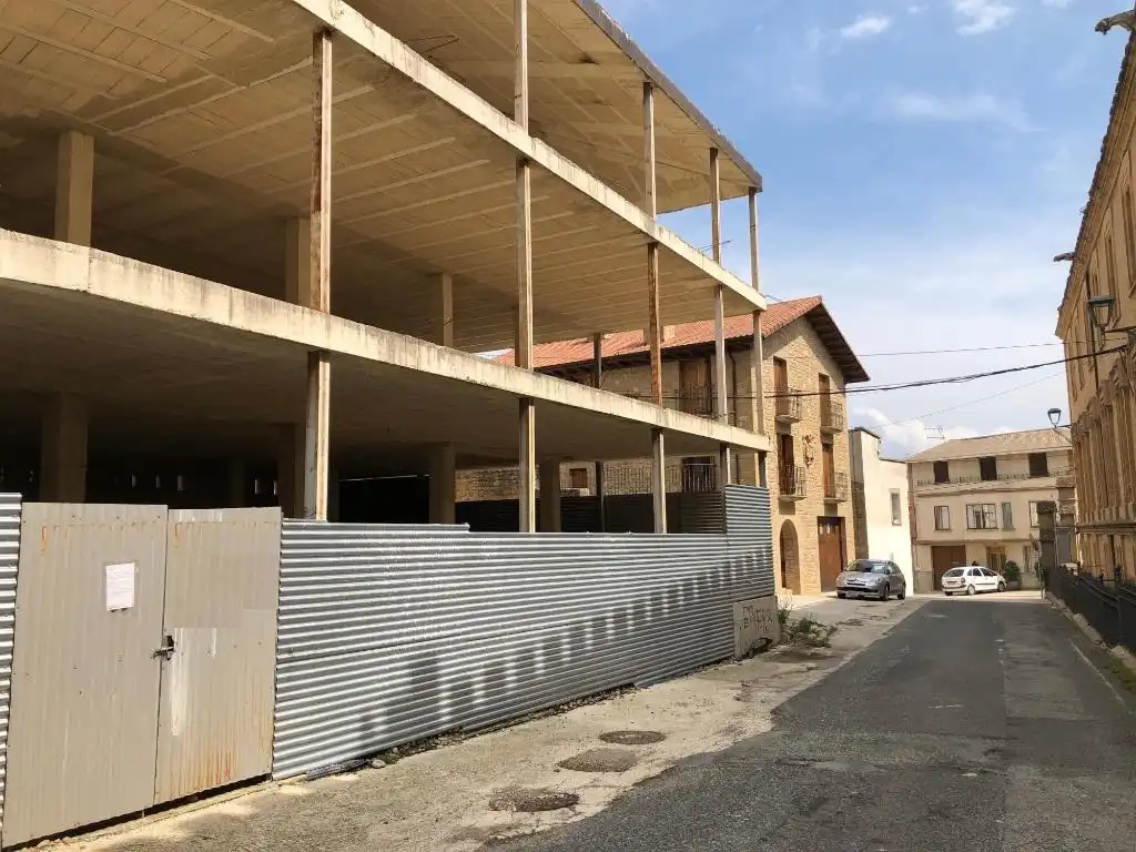 Vista exterior de Edificio en venta en Dicastillo