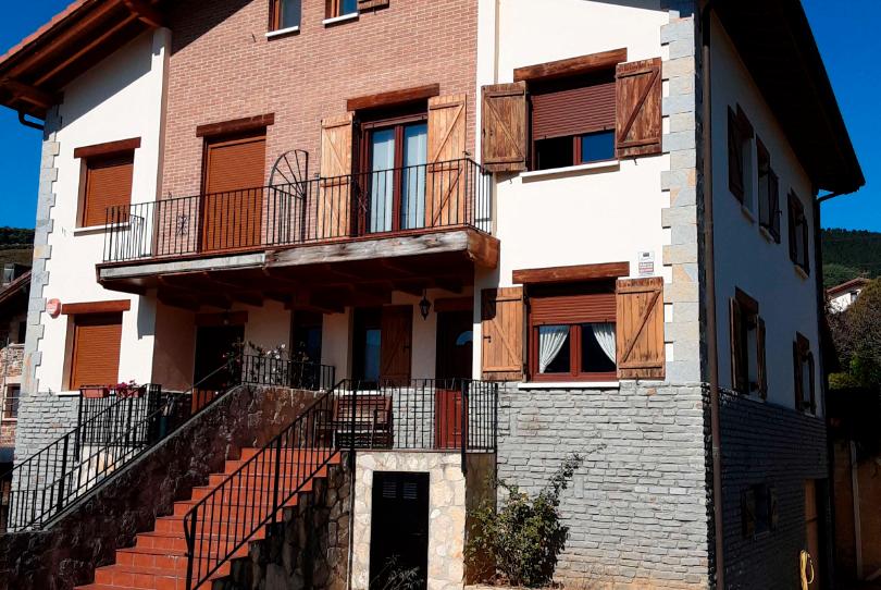 Foto 1 de Casa adosada en venda a Ubaltorre Kalea, 2a, Artziniega, Araba - Álava