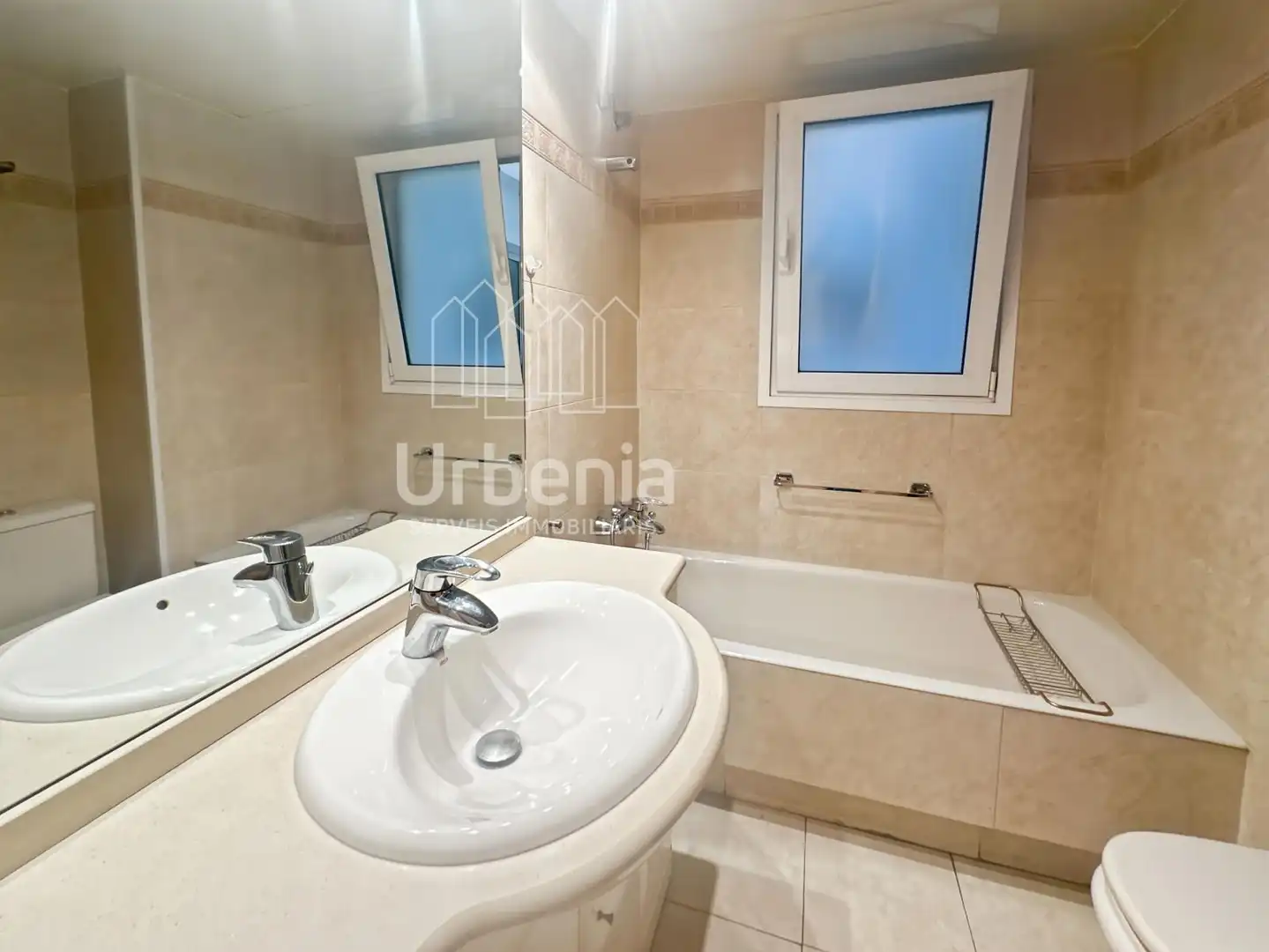 Baño de Piso en venta en Mataró con Calefacción, Terraza y Trastero