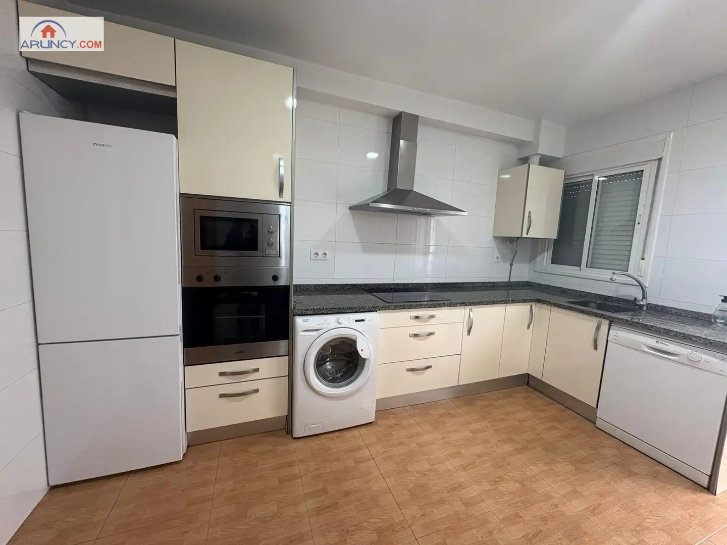 Cocina de Piso de alquiler en Sevilla con Aire acondicionado y Balcón