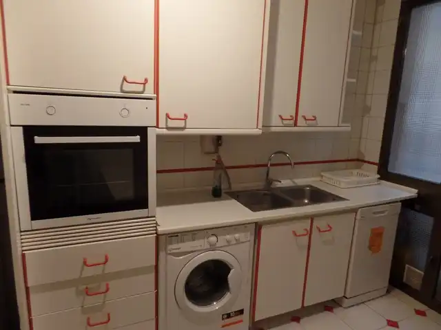 Küche von Wohnung zur Miete in Madrid mit Heizung, Ofen und Waschmaschine