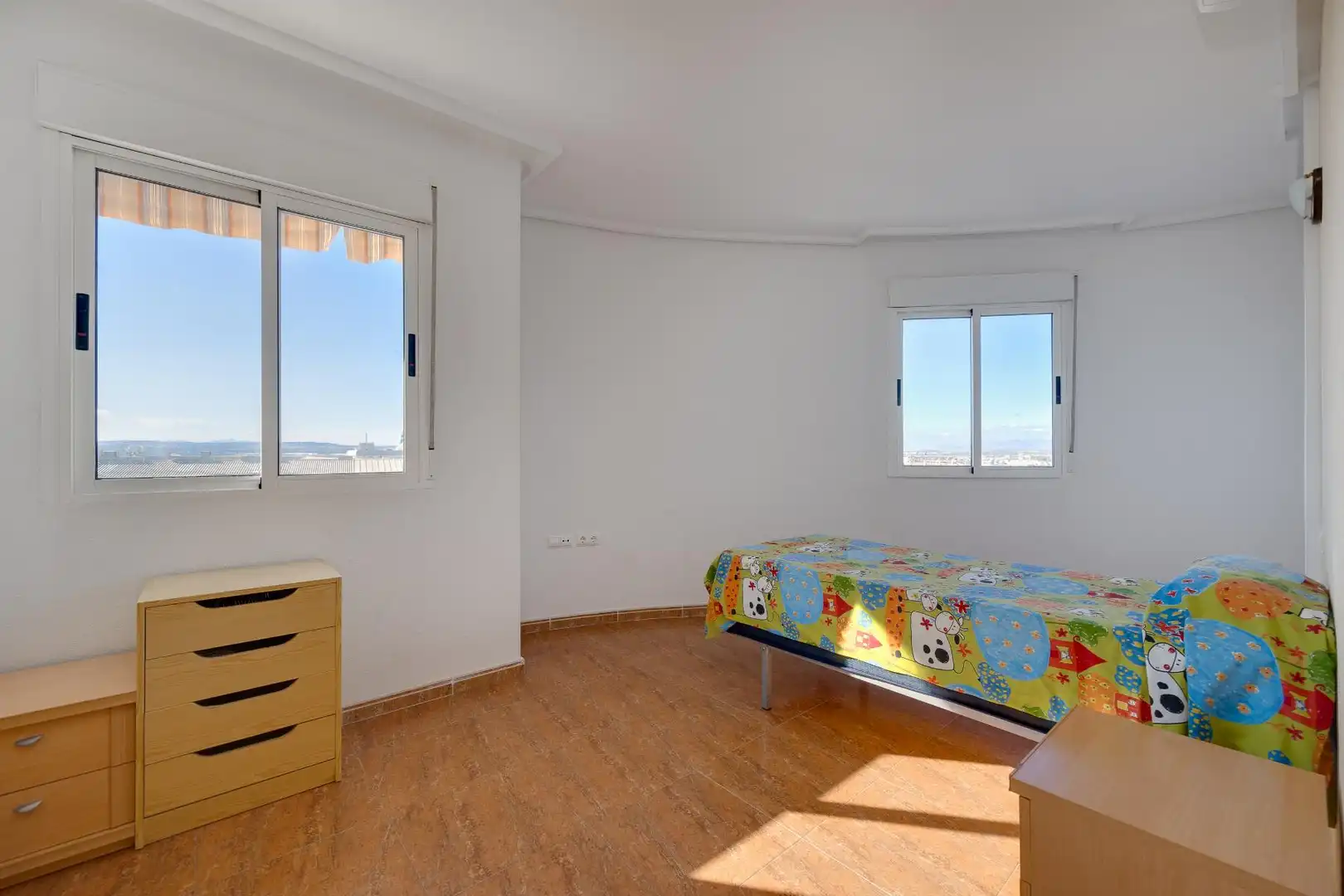 Habitación de Apartamento en venta en Torrevieja con Terraza, Amueblado y Piscina comunitaria