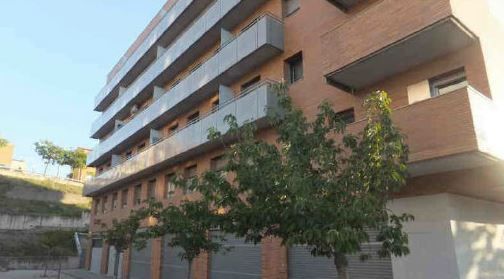 Vista exterior de Edifici en venda en Manresa