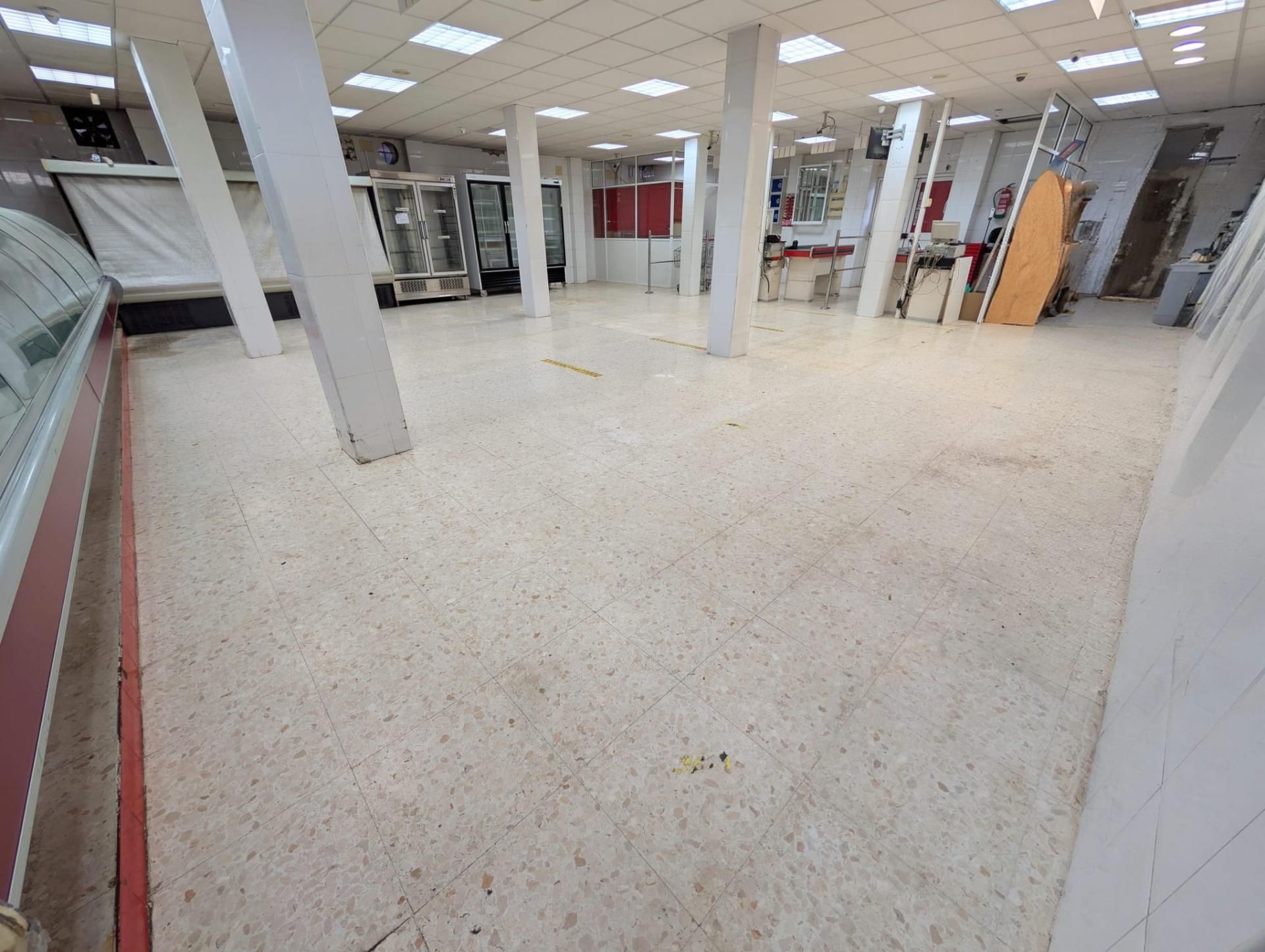 Premises for sale in  Sevilla Capital