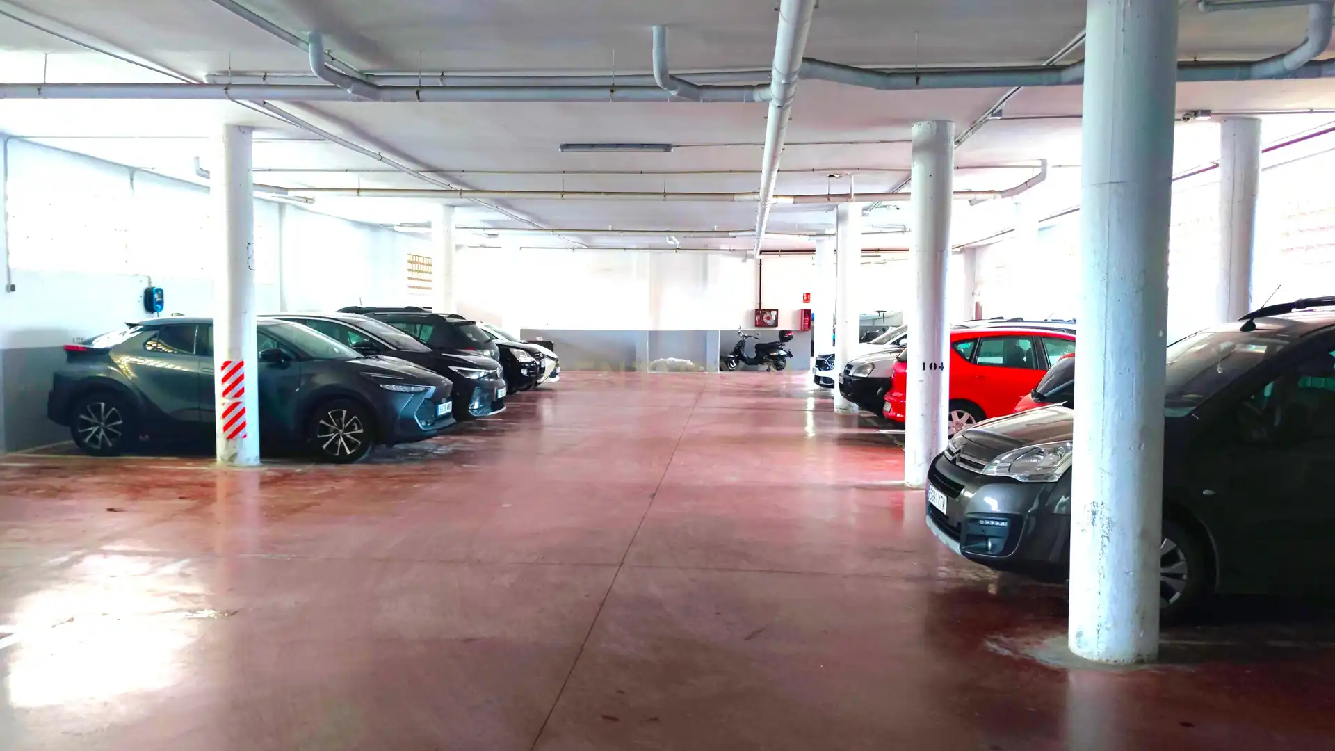 Parkplatz von Wohnungen zum Verkauf in Málaga mit Klimaanlage, Privatgarten und Abstellraum