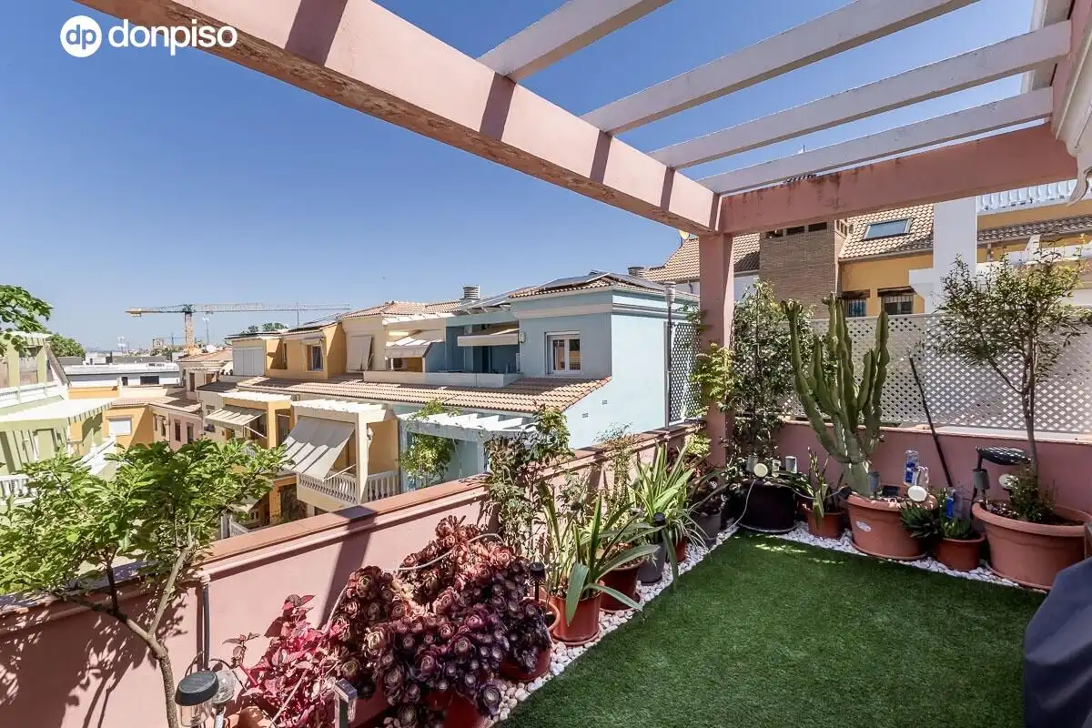 Terrassa de Casa adosada en venda en Granada amb Aire condicionat i Terrassa