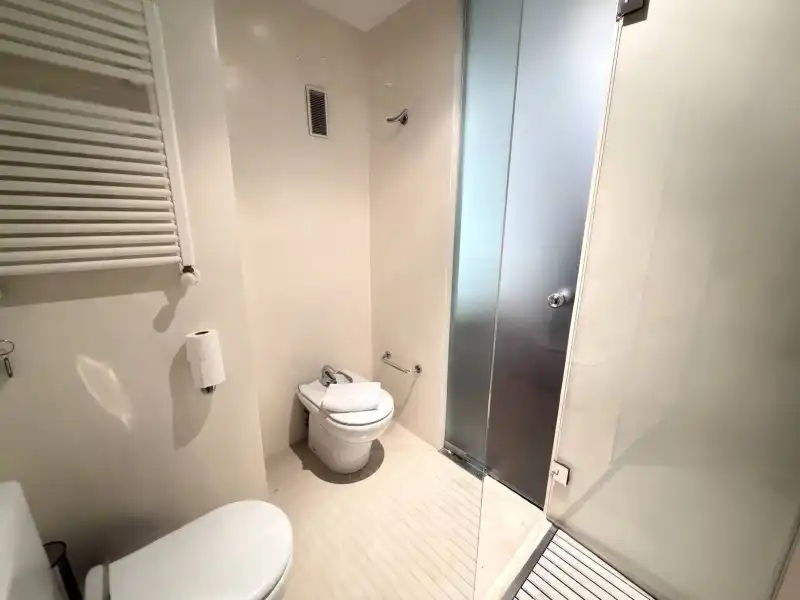 Bathroom of Apartments for rent in Madrid  with Air Conditioner, Private garden and Parquet flooring