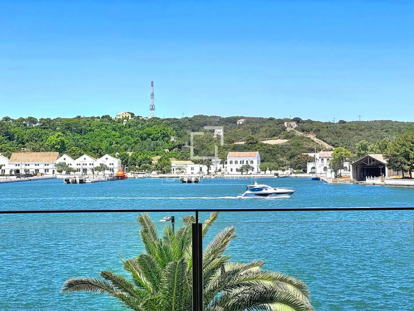 Vista exterior de Casa o xalet en venda en Maó - Mahón amb Aire condicionat, Calefacció i Jardí privat