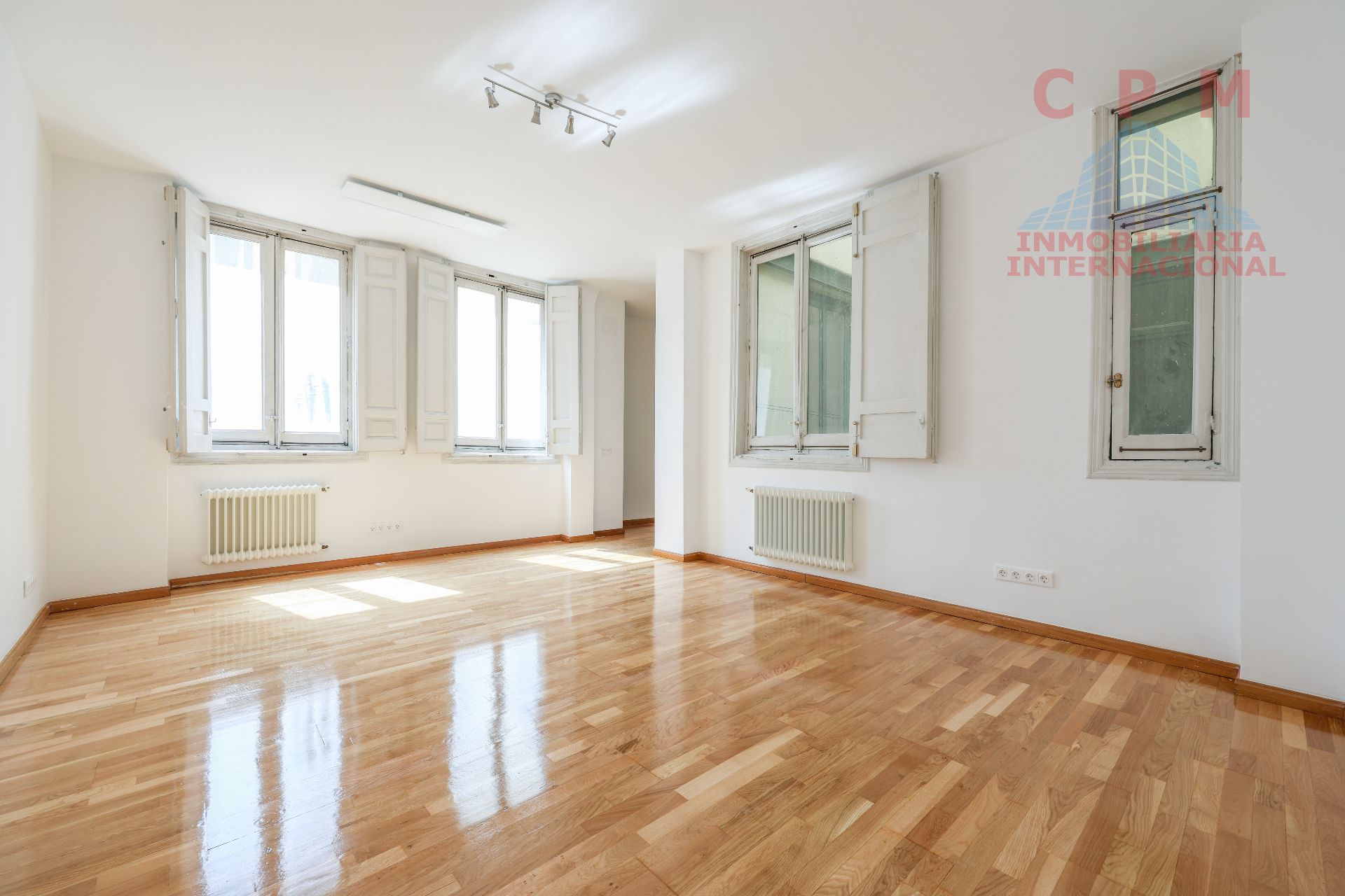 Living room of Flat to rent in  Madrid Capital  with Air Conditioner, Heating and Parquet flooring
