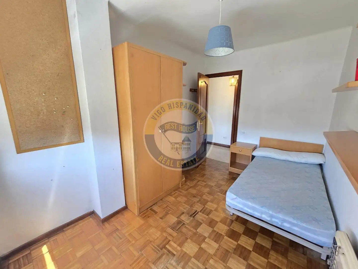 Habitación de Piso de alquiler en Vigo  con Calefacción, Parquet y Amueblado