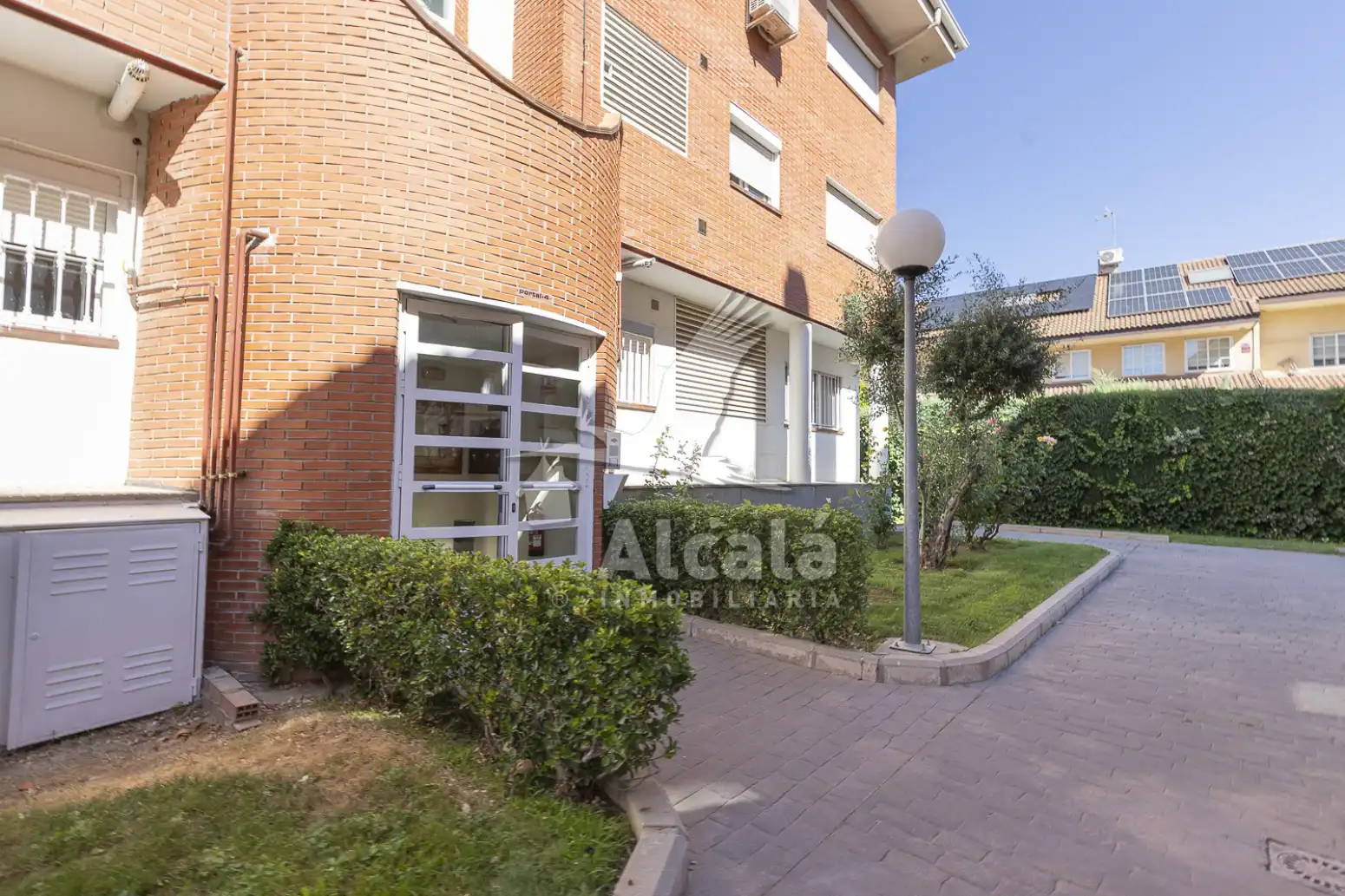 Vista exterior de Piso en venta en Alcalá de Henares con Calefacción, Parquet y Piscina