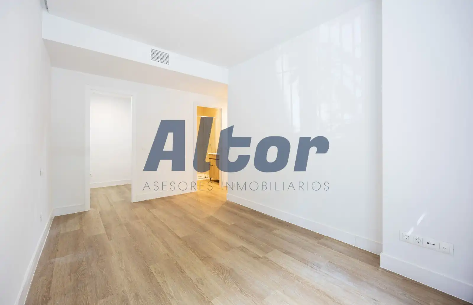 Bedroom of Flat for sale in Madrid  with Air Conditioner and Heating