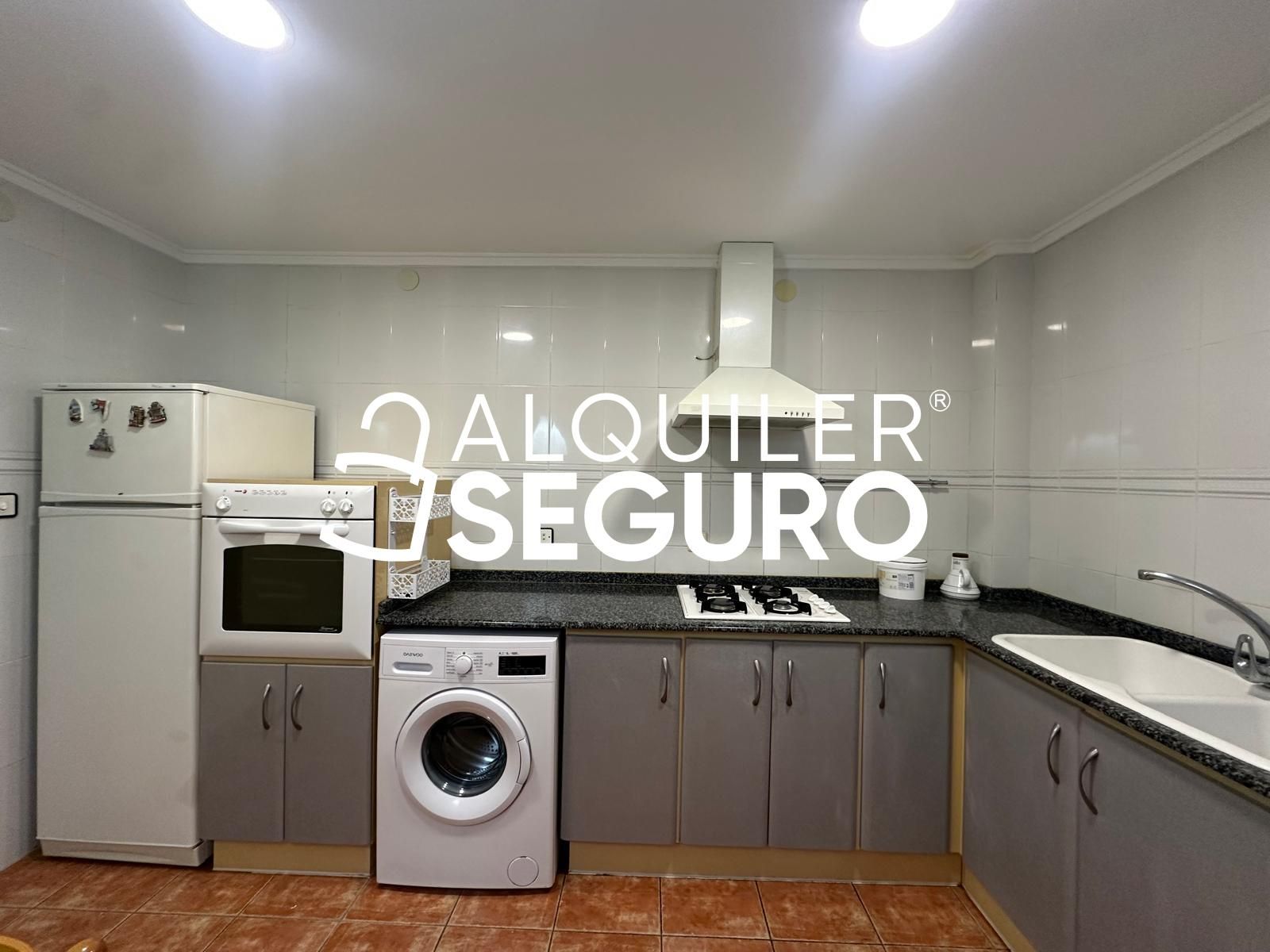 Kitchen of Flat to rent in  Valencia Capital  with Terrace and Furnished