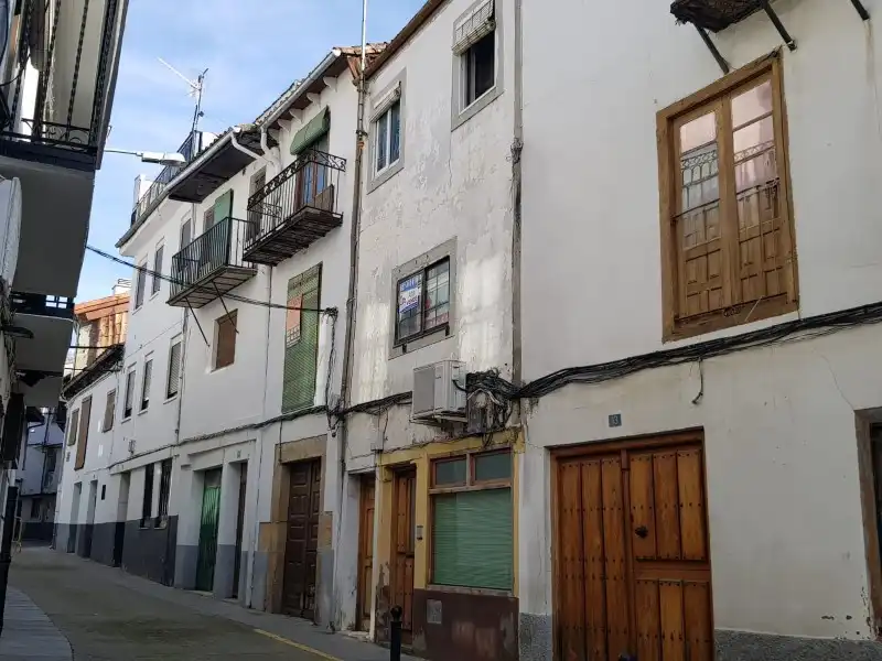 Vista exterior de Casa o xalet en venda en Hervás amb Jardí privat