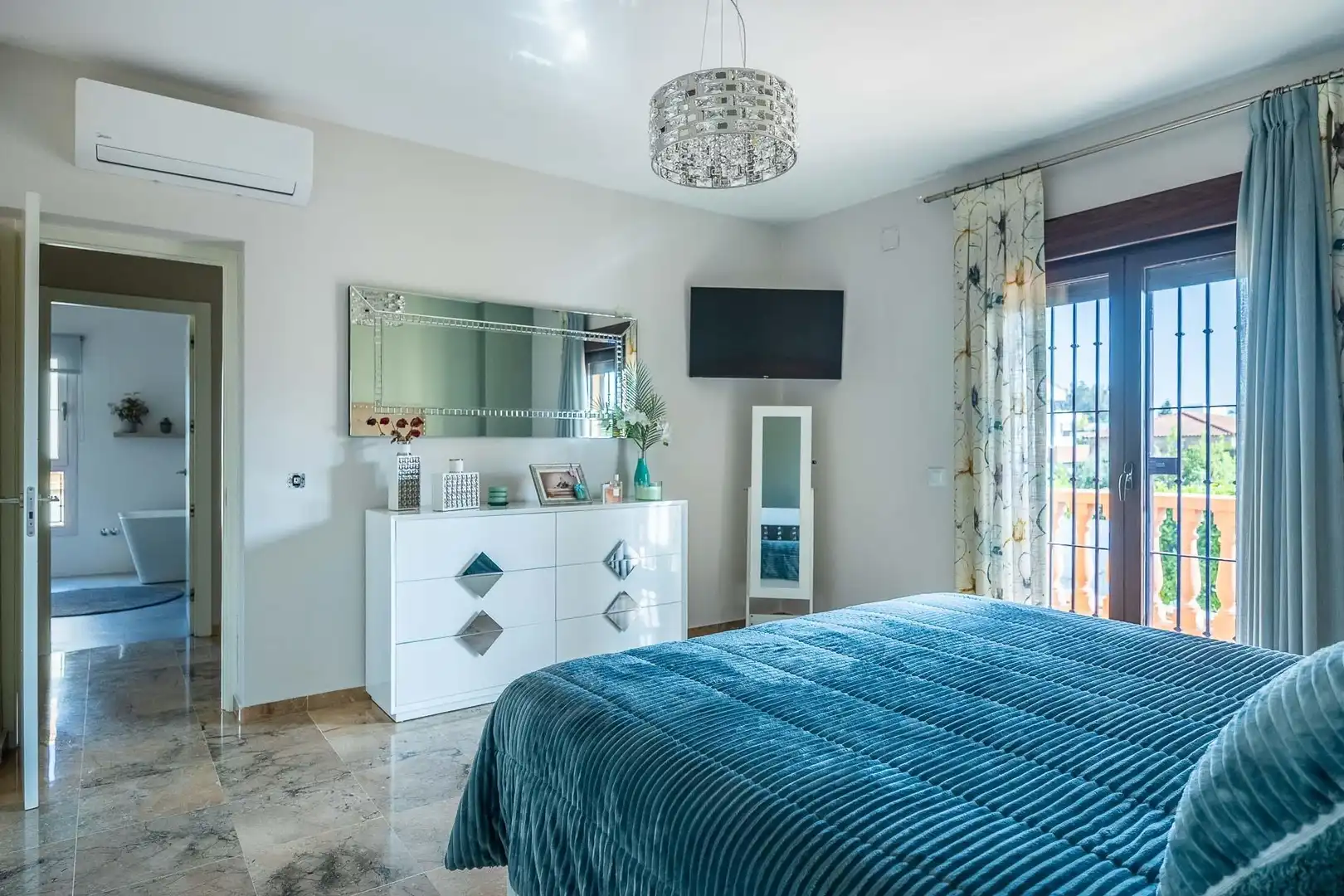 Habitación de Casa o chalet en venta en Montequinto con Aire acondicionado, Jardín privado y Terraza