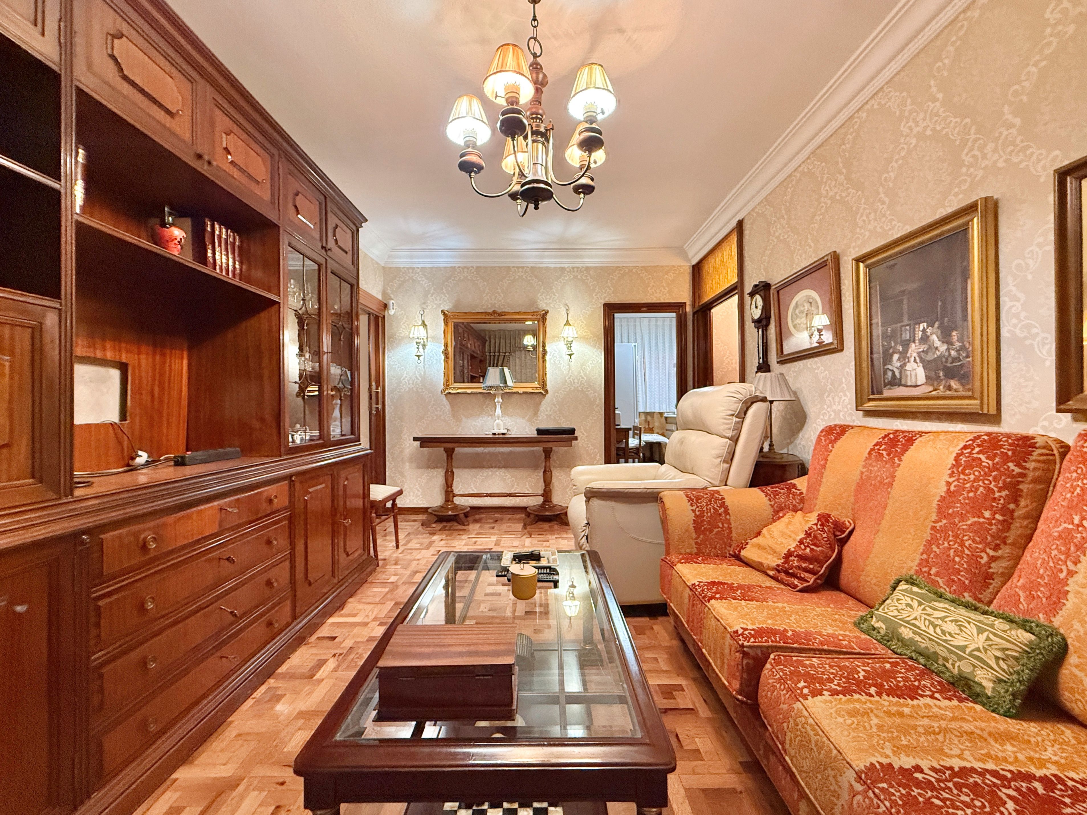 Living room of Flat for sale in  Madrid Capital