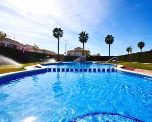 Piscina de Casa o xalet en venda en Torrevieja