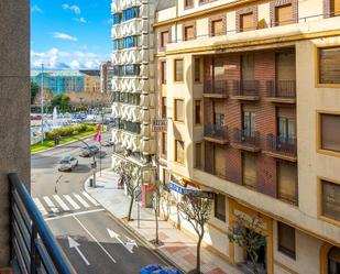 Vista exterior de Pis de lloguer en León Capital  amb Calefacció, Terrassa i Balcó