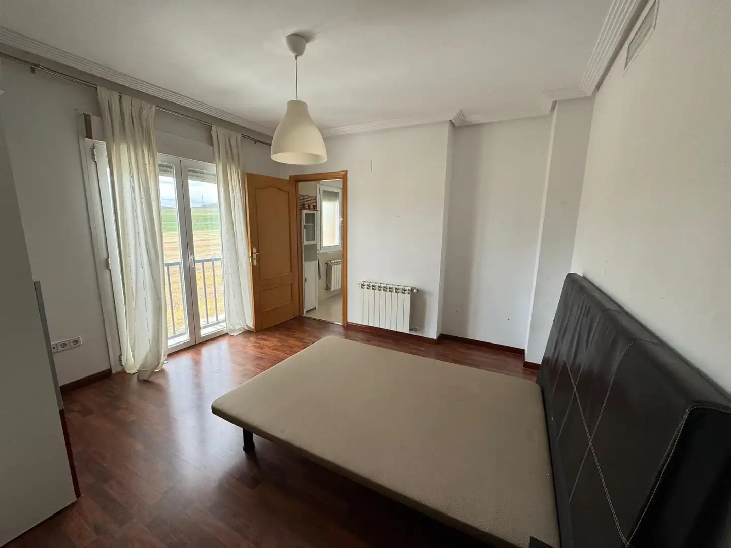 Habitación de Casa adosada en venta en Poblete con Aire acondicionado, Calefacción y Jardín privado