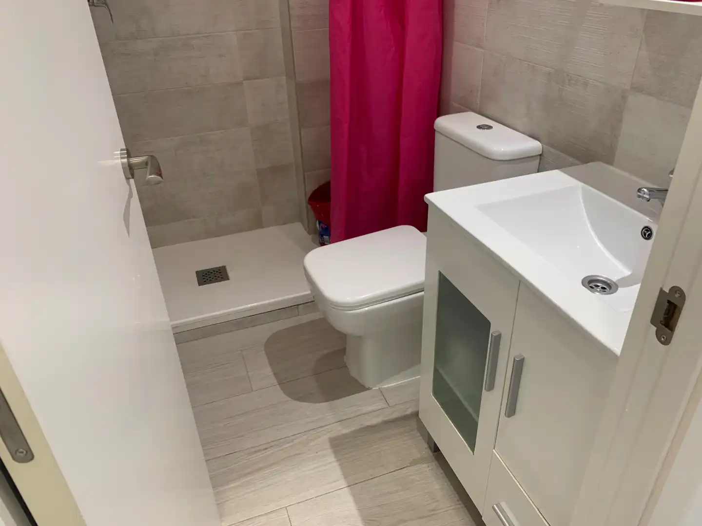 Bathroom of Study for rent in Madrid  with Air Conditioner, Heating and Furnished