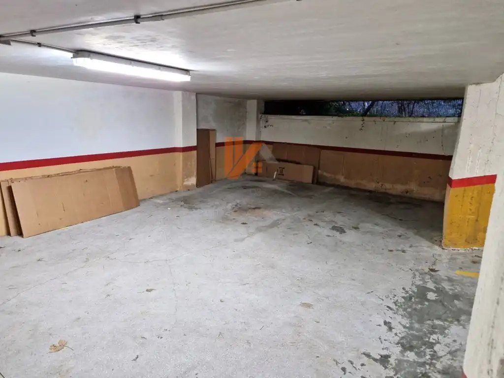 Parking de Garaje de alquiler en Santiago de Compostela 