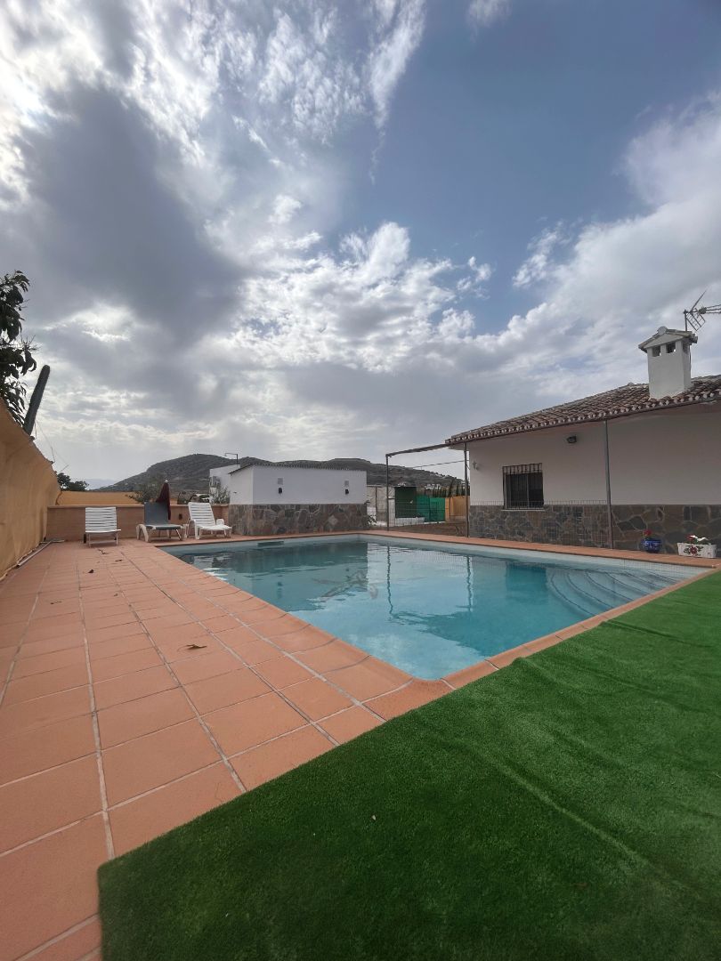 Piscina de Finca rústica de lloguer en Alhaurín El Grande amb Aire condicionat, Calefacció i Terrassa