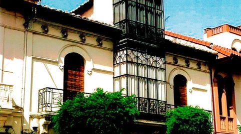 Casa modernista de Manuel Cárdenas con 2 viviendas y bonito patio muy bien conservada