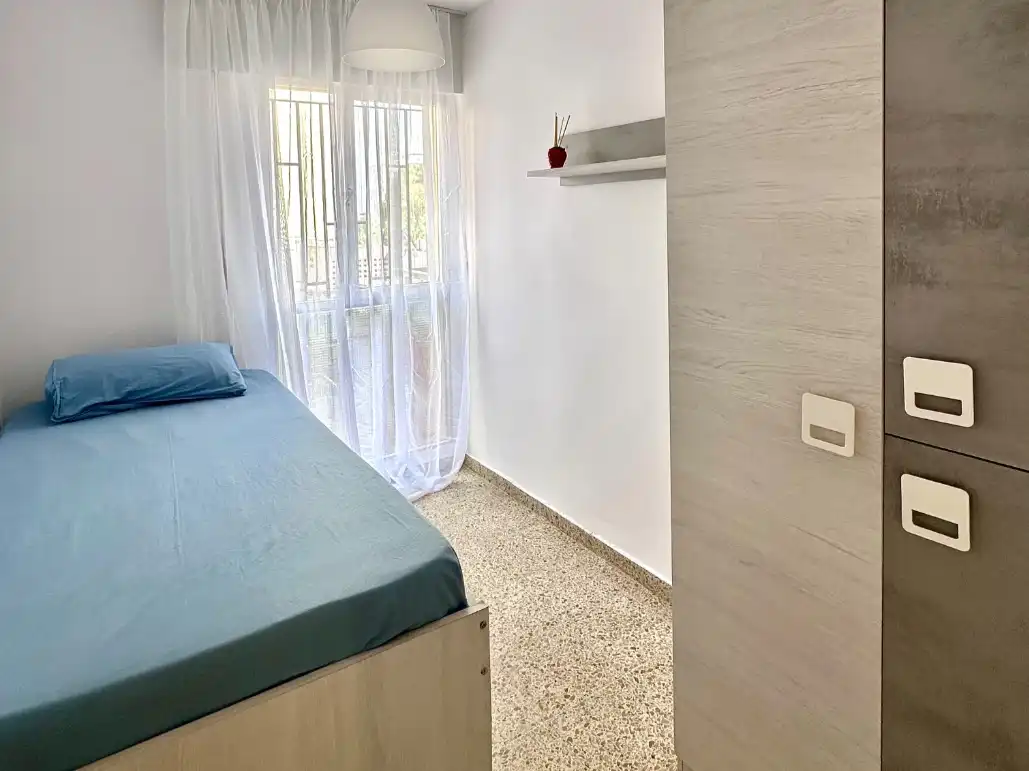 Bedroom of Flat for rent in Algeciras  with Balcony