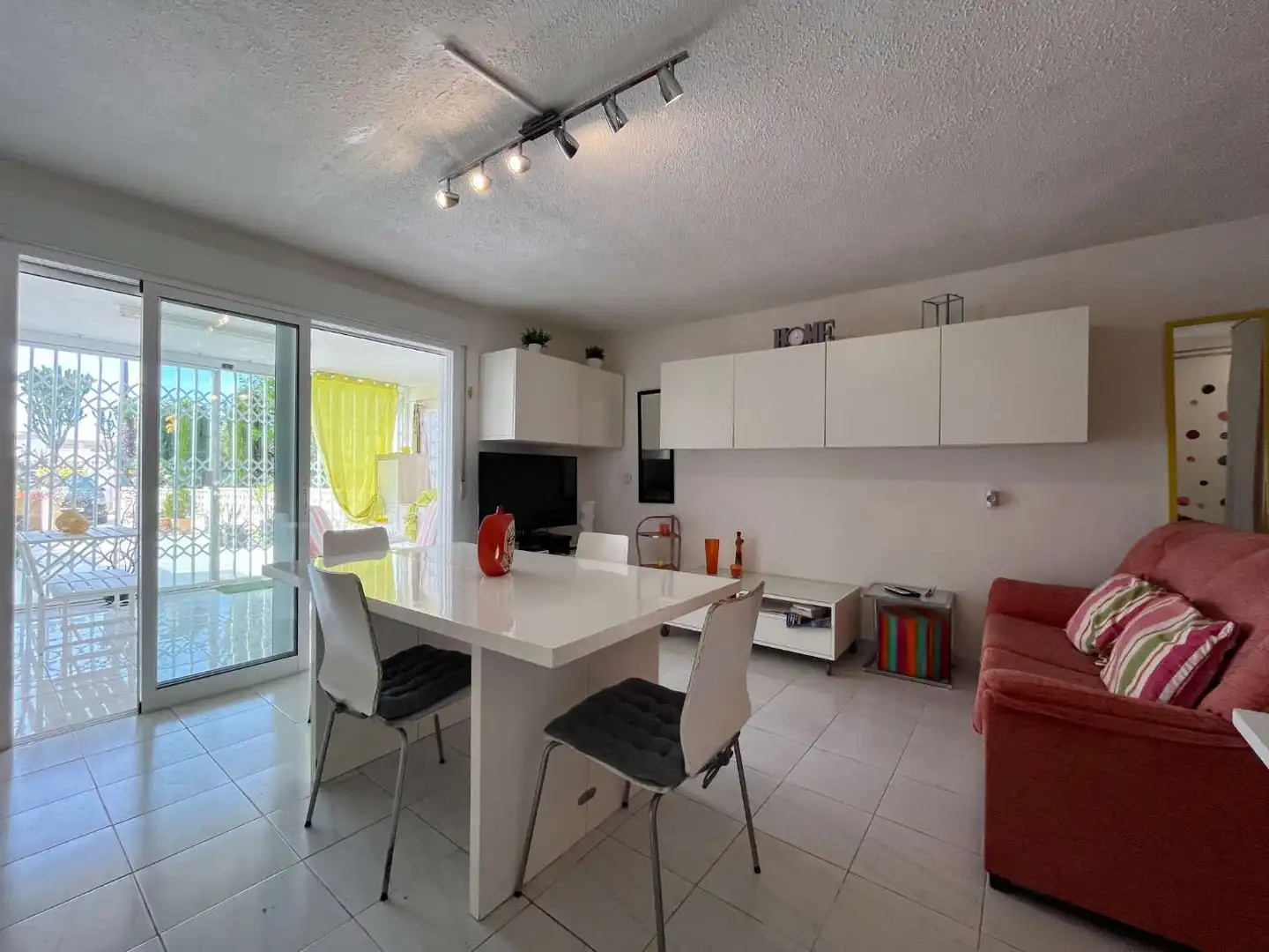 Sala d'estar de Casa o xalet en venda en Torrevieja amb Aire condicionat, Calefacció i Terrassa