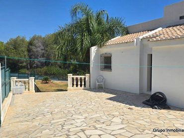 Casa amb jardí en venda a La Xara - La Sella