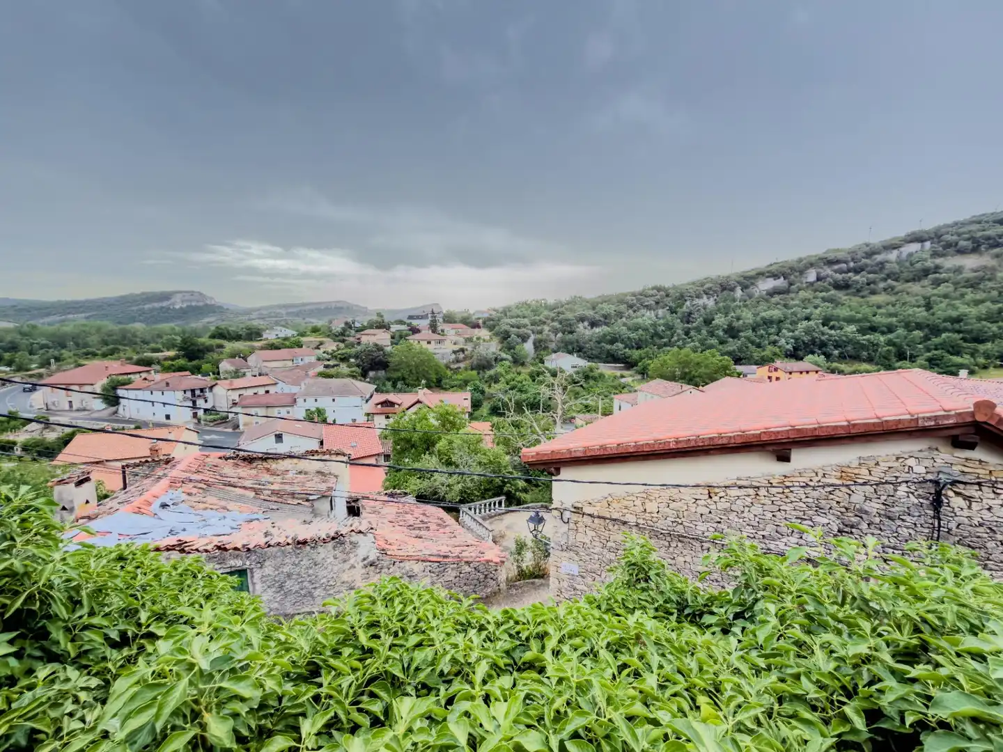 Vista exterior de Casa adosada en venta en Merindad de Valdeporres con Calefacción
