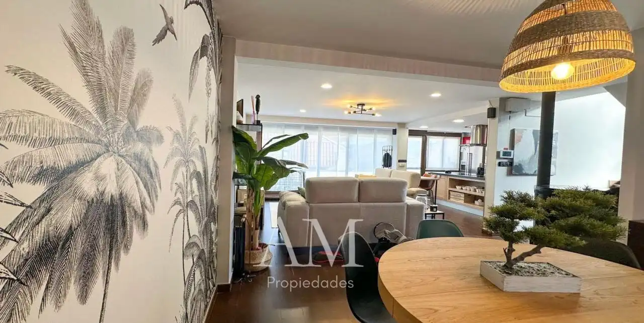 Sala d'estar de Casa o xalet en venda en Nigrán amb Calefacció, Jardí privat i Terrassa