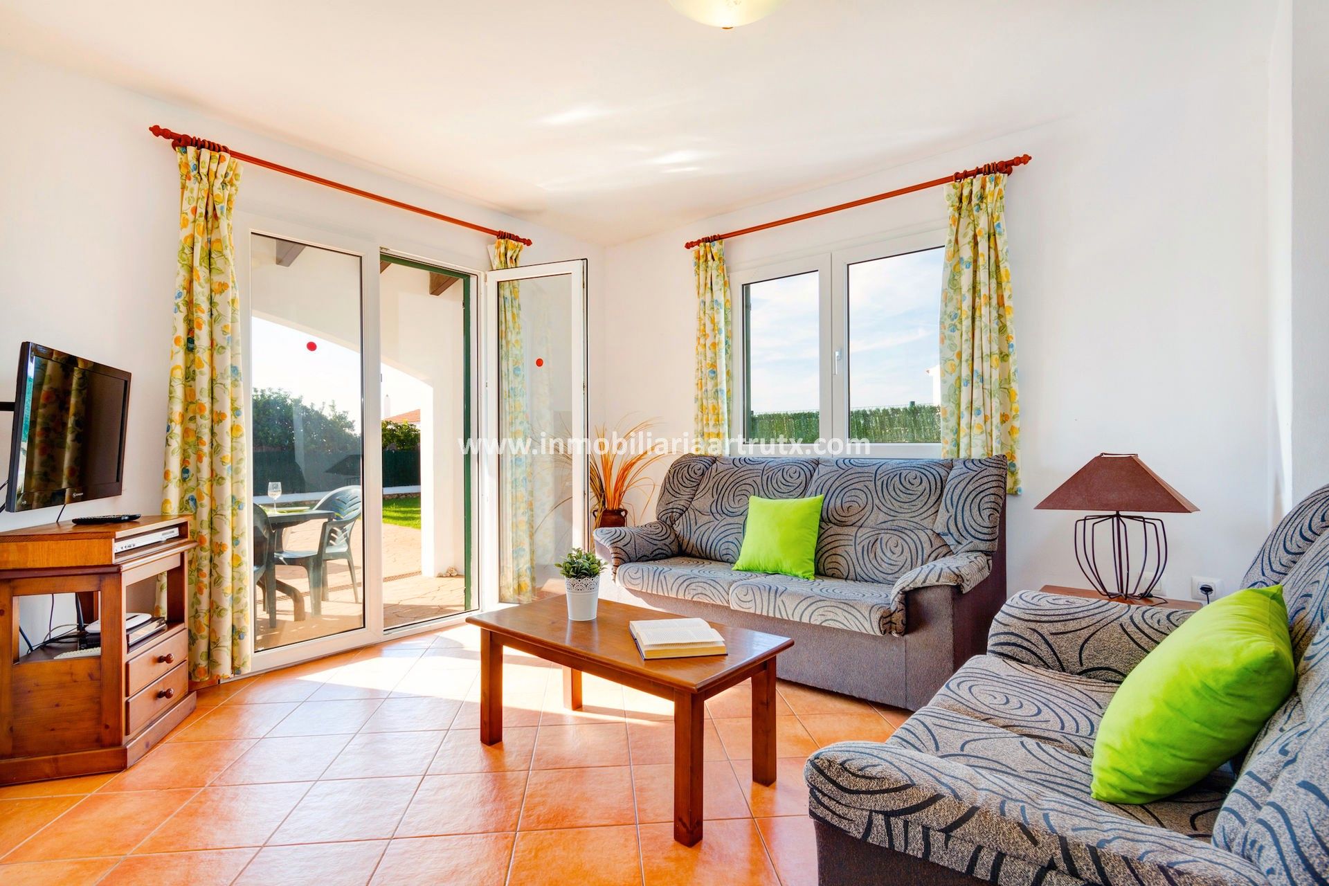 Sala d'estar de Casa o xalet en venda en Ciutadella de Menorca amb Aire condicionat, Jardí privat i Terrassa