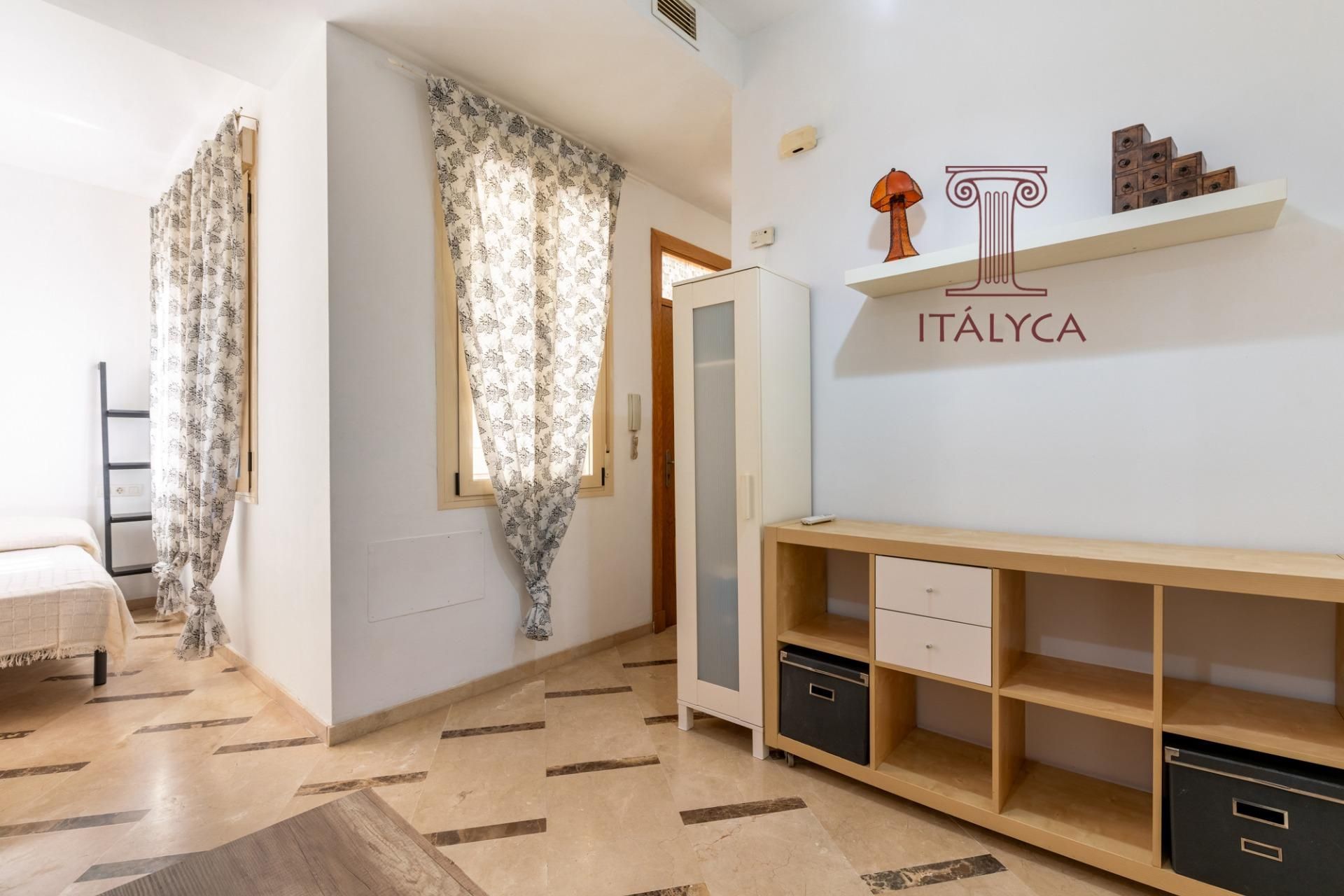 Flat for sale in  Sevilla Capital  with Air Conditioner