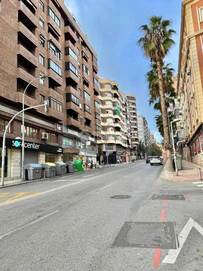 Vista exterior de Pis en venda en Alicante / Alacant amb Terrassa