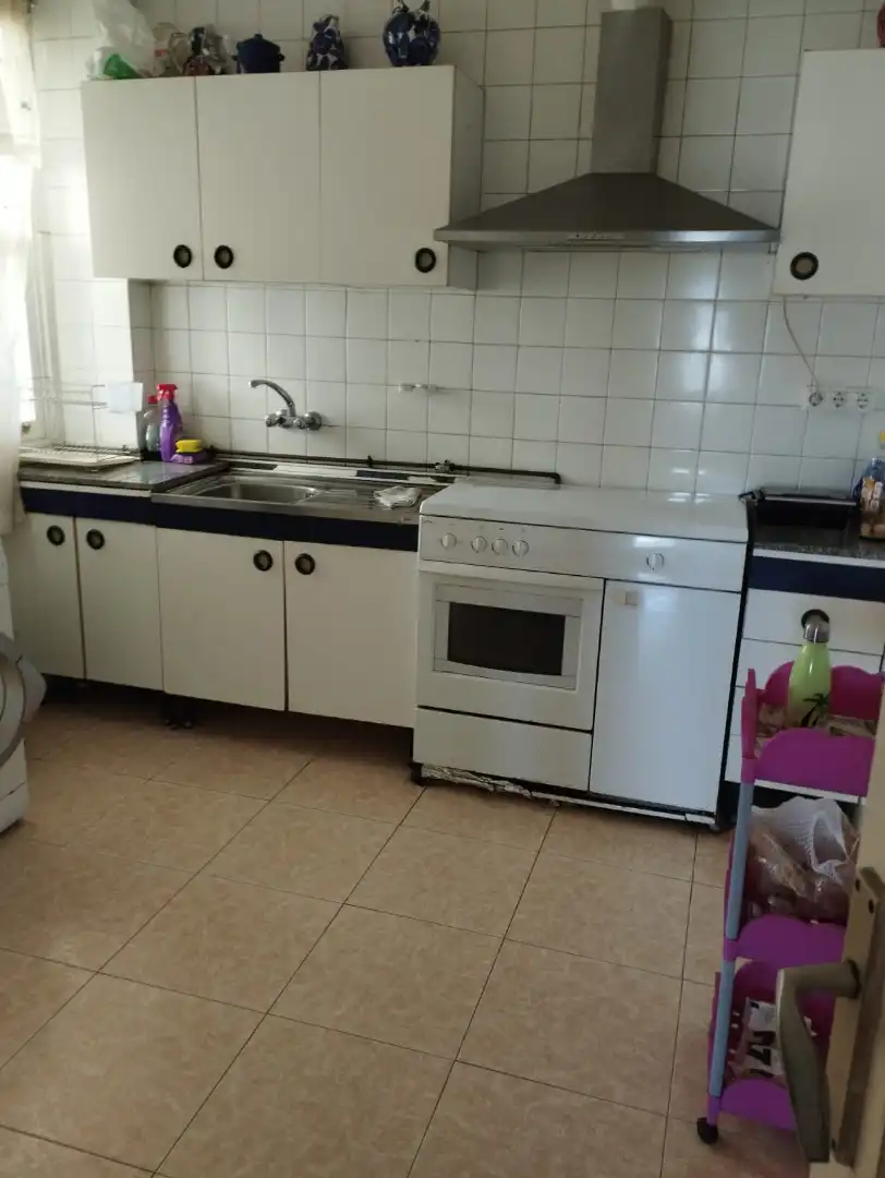 Cuina de Pis en venda en Ferrol amb Moblat, Forn i Rentadora
