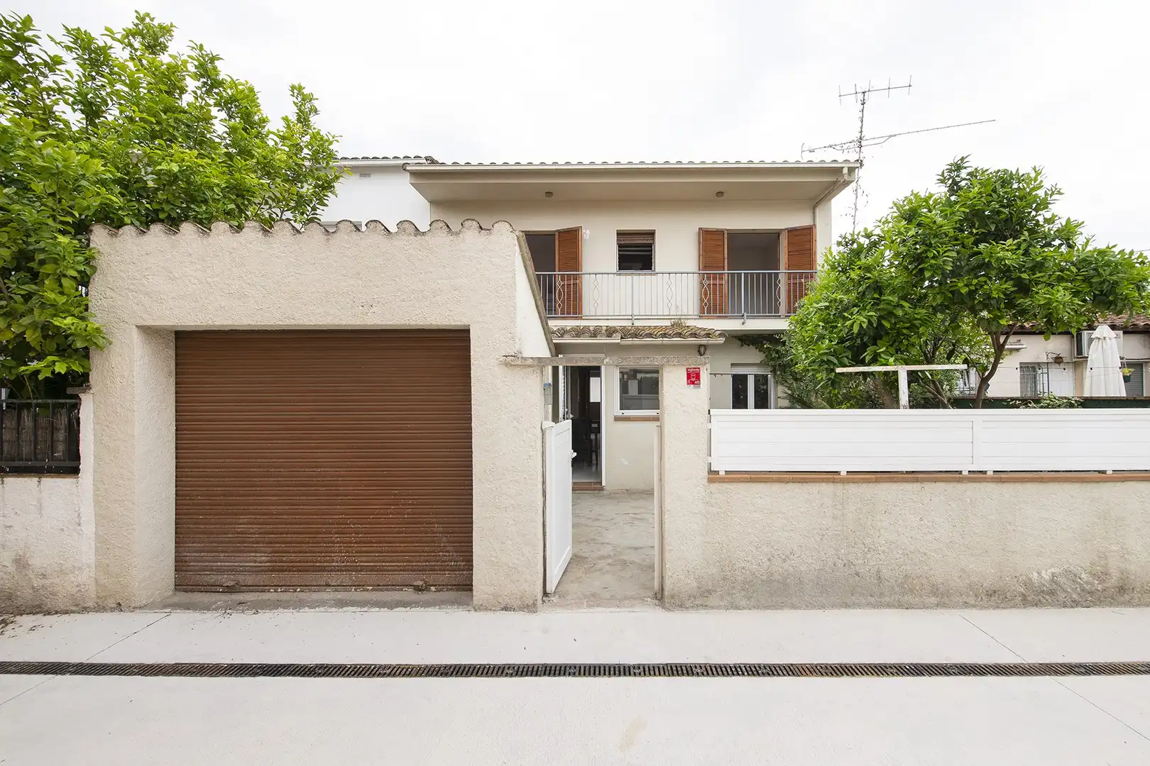 Außenansicht von Einfamilien-Reihenhaus zum Verkauf in Banyoles mit Heizung, Terrasse und Balkon