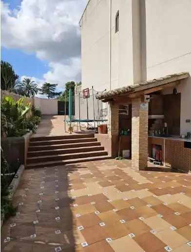 Vista exterior de Casa adosada en venta en Torrent con Jardín privado, Terraza y Piscina