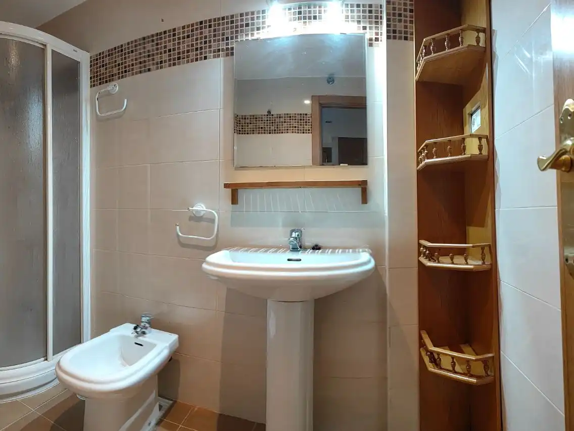Bathroom of Flat for rent in Tarancón  with Parquet flooring and Furnished