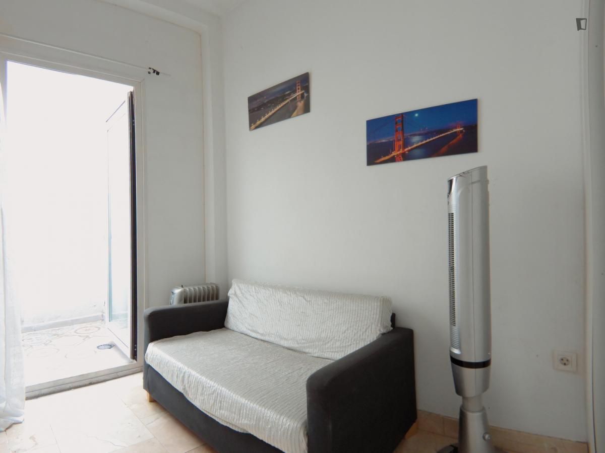 Study to rent in Puerta del Ángel